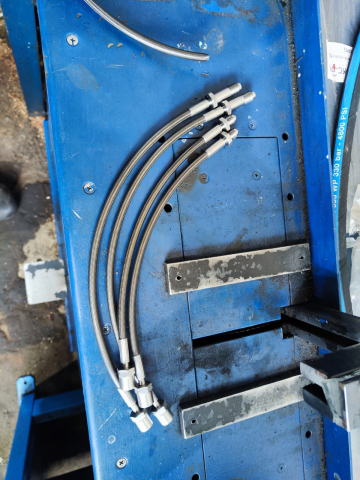 Преимущества армированных тормозных шлангов